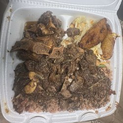 Oxtails, rice and peas, cabbage, and plantains