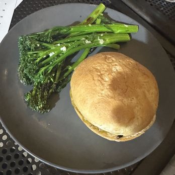 Trails End Pub & Grill - Kids burger made gluten-free - American Near Me - Tannersville, Pennsylvania