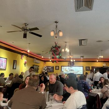 Riviera Ristorante - The scene at 6pm on a Saturday - Italian Near Me - Whitestone, New York Riviera Ristorante - The scene at 6pm on a Saturday - Italian Near Me - Whitestone, New York