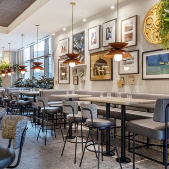 Earls Kitchen + Bar - Canadian (New) Near Me - Burnaby, British Columbia