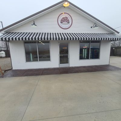 Cutting Edge Pizzeria by null