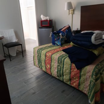Royal Inn - Nice clean hotel, GREAT bang for your buck. Modest but super clean. They provide food all day. From breakfast to DINNER!. great location. - Hotels Near Me - Port Lavaca, Texas