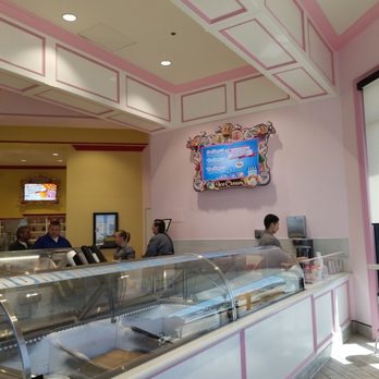 EddieWorld - I'm in the line to get banana Walnut, pistachio milk shake with my friend. - Service Stations Near Me - Yermo, California EddieWorld - I'm in the line to get banana Walnut, pistachio milk shake with my friend. - Service Stations Near Me - Yermo, California
