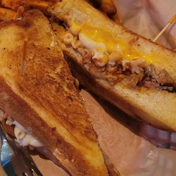 Salty J's - Pulled pork mac n cheese sandwich