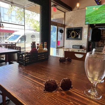 Brix Chill - Lounges Near Me - Roseburg, Oregon
