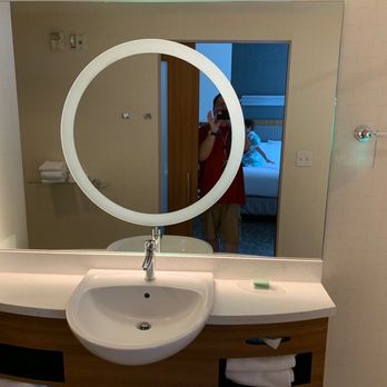 SpringHill Suites Chattanooga Downtown/Cameron Harbor - Bathroom vanity - Hotels Near Me - Chattanooga, Tennessee SpringHill Suites Chattanooga Downtown/Cameron Harbor - Bathroom vanity - Hotels Near Me - Chattanooga, Tennessee