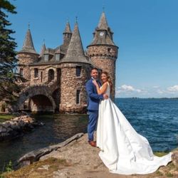 The Elegant Harp - What's more romantic than a wedding ceremony at Boldt Castle, 1000 Islands? Walking down the aisle at Boldt Castle to harp music!