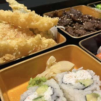THeKOi - Bento Rainier Box with beef teriyaki - Sushi Bars Near Me - Bellevue, Washington