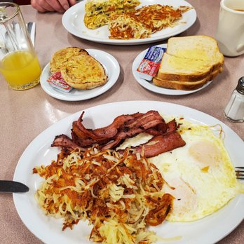 Mil’s Diner - Large portions, delicious food. Mimosas are HUGE! - Diners Near Me - Milpitas, California