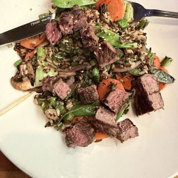 Yard House - Steak, carrots, snow peas, mushrooms, bok choy, brown rice, red quinoa, and scallions. - New American Near Me - West Nyack, New York