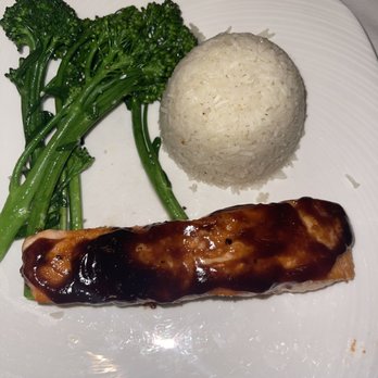 Bobby Van's Steakhouse - Salmón, Rice, and green beans - Steakhouses Near Me - Washington, DC, District of Columbia