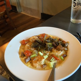 The 5 Spot - Shrimp n grits - American Near Me - Savannah, Georgia