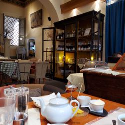 Tuscher Caffè - The food was so good we ate it before I remembered to take a photo!!