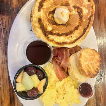 Maple Leaf Diner - Chefs favorite- - American Near Me - Dallas, Texas Maple Leaf Diner - Chefs favorite- - American Near Me - Dallas, Texas