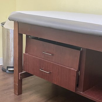 Care For Kids - Broken exam table and dirty trash can - Urgent Care Near Me - Fort Worth, Texas Care For Kids - Broken exam table and dirty trash can - Urgent Care Near Me - Fort Worth, Texas