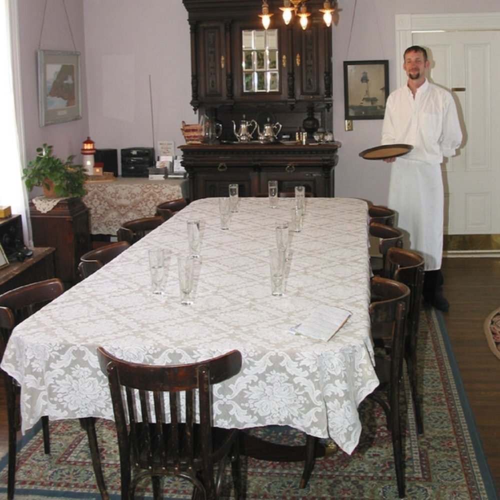 Heceta Lighthouse Bed & Breakfast - Dining Room (7 course breakfast served here) - Bed & Breakfast Near Me - Yachats, Oregon Heceta Lighthouse Bed & Breakfast - Dining Room (7 course breakfast served here) - Bed & Breakfast Near Me - Yachats, Oregon