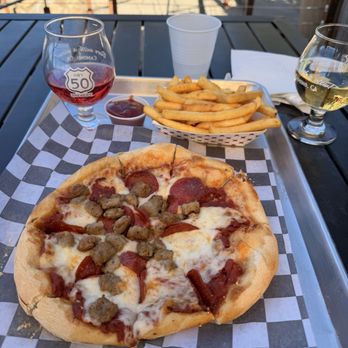 HWY 50 Brewery - Blackberry cider, soggy pepperoni and sausage pizzas hot crispy fries - Breweries Near Me - Camino, California HWY 50 Brewery - Blackberry cider, soggy pepperoni and sausage pizzas hot crispy fries - Breweries Near Me - Camino, California