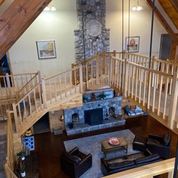 Point Au Roche Lodge - Lounge area with fireplace