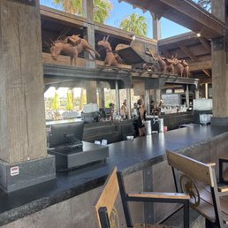 Bar!