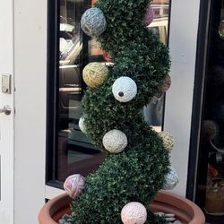 Sealed With A Kiss - Yarn decoration balls.