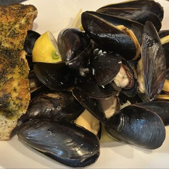 King Eider's Pub - Mussels - Pubs Near Me - Damariscotta, Maine