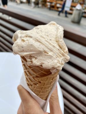 Photo of N'Ice Cream Factory - Warschau, MZ, PL. Kajmakowiec and salted almond