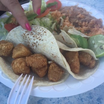 Mariscos El Rey 1 - Plato de Tacos de Pescado - Mexican Near Me - Lynwood, California
