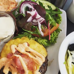 Café A - Bolleløs burger som ønsket til en glutenintollerant type som mig! Mums