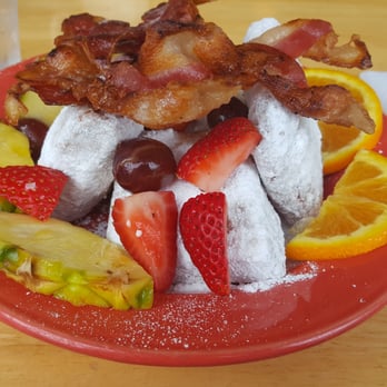 Doodles - Pigs and puffs!  (Bacon, beignets, and fruit) - Breakfast & Brunch Near Me - Lexington, Kentucky