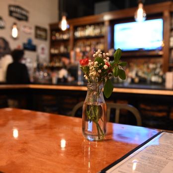 Uptown Grill - Ambiance - Cocktail Bars Near Me - Olympia, Washington
