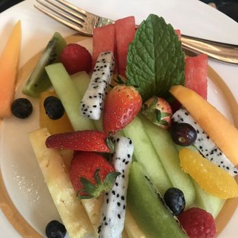 香港美利尼依格羅酒店 - Chef's special fruit salad - Hotels Near Me - Hong Kong, HK
