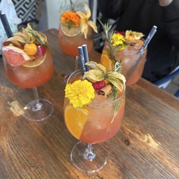 Mimo's Born - Mimos white sangria - Cocktail Bars Near Me - Barcelona, B