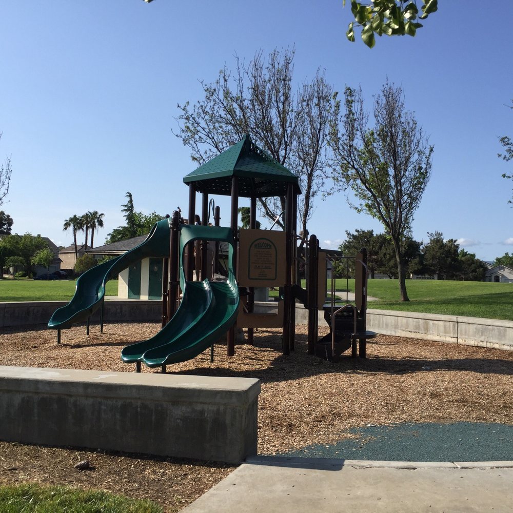 Zanussi Park - Main park across from table & bbq area - Parks Near Me - Tracy, California Zanussi Park - Main park across from table & bbq area - Parks Near Me - Tracy, California