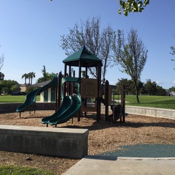 Zanussi Park - Main park across from table & bbq area - Parks Near Me - Tracy, California