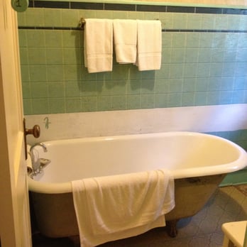 The Oregon Hotel - shared tub - Hotels Near Me - Mitchell, Oregon
