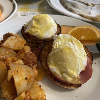 Thornton's Restaurant - classic eggs benedict - Breakfast & Brunch Near Me - Boston, Massachusetts
