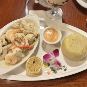 Dos Bocas Restaurant - Pollo y camarones al ajillo con mofongo  de yuca!! Was absolutely delicious!!! - Puerto Rican Near Me - Kissimmee, Florida