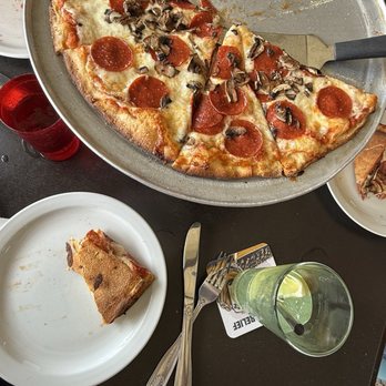 Manoli's Pizza Company - Pepperoni and mushroom pizza - Pizza Near Me - Wailea, Hawaii