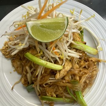 Thai Kitchen 29 - Chicken Pad Thai - Thai Near Me - New Britain, Connecticut