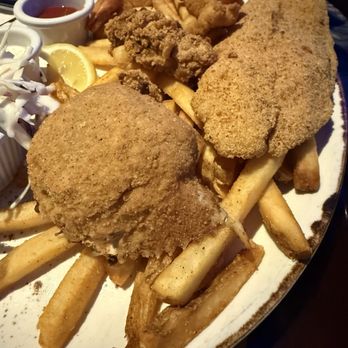 Aquarium Restaurant - Fried seafood platter - Seafood Near Me - Houston, Texas