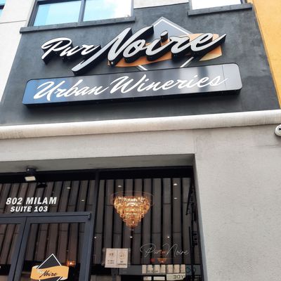 Pur Noire Urban Wineries by null