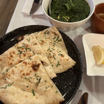Delhi Spice - Saag Paneer + Garlic Naan - Indian Near Me - Bethesda, Maryland