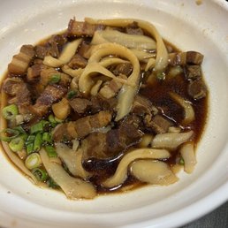 Pot Belly / 山西小炖肉刀削面 Pot Belly / 山西小炖肉刀削面