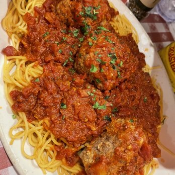Buca di Beppo Italian Restaurant - Large size Spaghetti with Meatballs - Italian Near Me - Universal City, California Buca di Beppo Italian Restaurant - Large size Spaghetti with Meatballs - Italian Near Me - Universal City, California