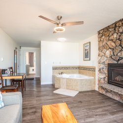 Sailor Jack Oceanfront Motel - Jacuzzi Suite