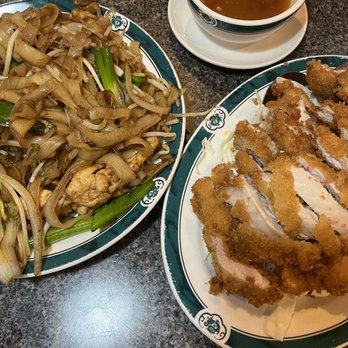 New Flavors - Chicken Chicken , Beef , Pork Or Vegetable Chow Fun Crispy Boneless Chicken In Garlic Sauce - Hawaiian Near Me - Los Angeles, California