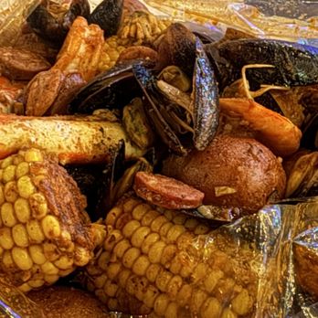 Mr. & Mrs. Crab - THE BASICS -  1/2 lb. Shrimp (No Head),  1/2 lb. Sausage,  1/2 lb. Blue Mussels plus King Crab Legs - Seafood Near Me - Sanford, Florida