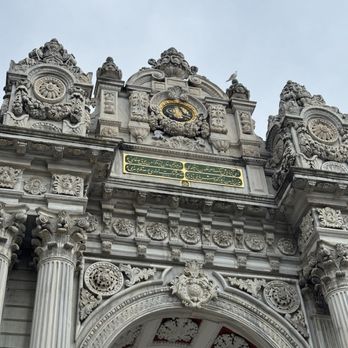 Dolmabahçe Sarayı - Landmarks & Historical Buildings Near Me - Istanbul, 34