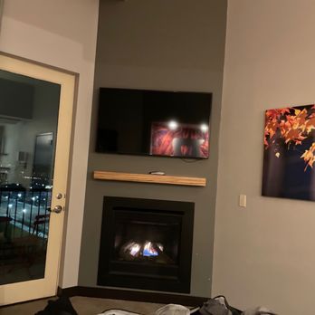 Inn at 500 Capitol - Love the fireplace - Hotels Near Me - Boise, Idaho Inn at 500 Capitol - Love the fireplace - Hotels Near Me - Boise, Idaho