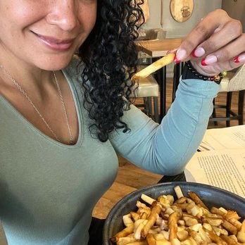 Bar Mason Restaurant - Poutine - Bars Near Me - Guelph, Ontario